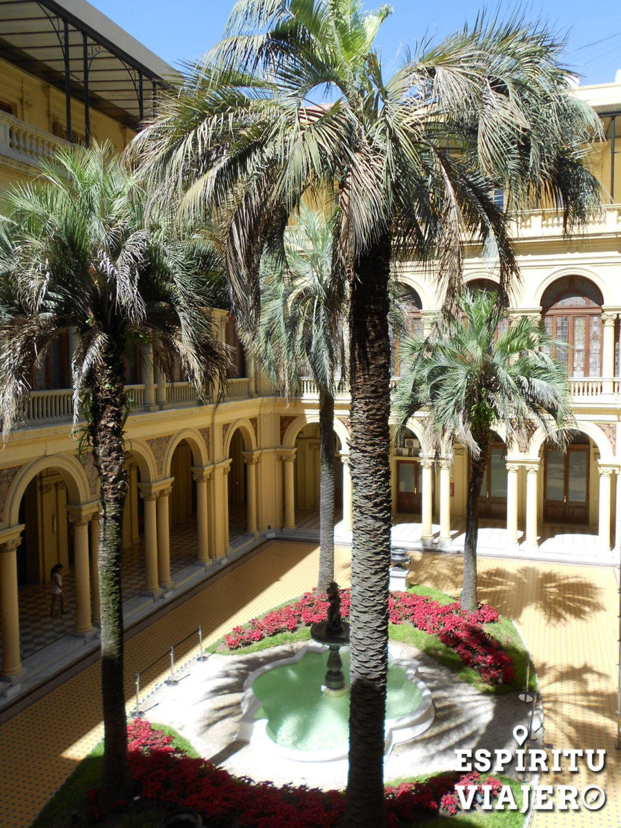 Patio de palmeras Casa Rosada Buenos Aires Espíritu Viajero